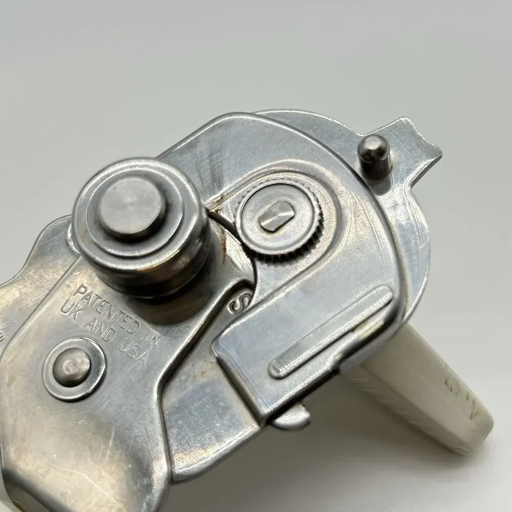 The Pampered Chef White Handheld Manual Can Opener Retired Gadget Flaws